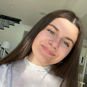 Meet your Posher, Alexia